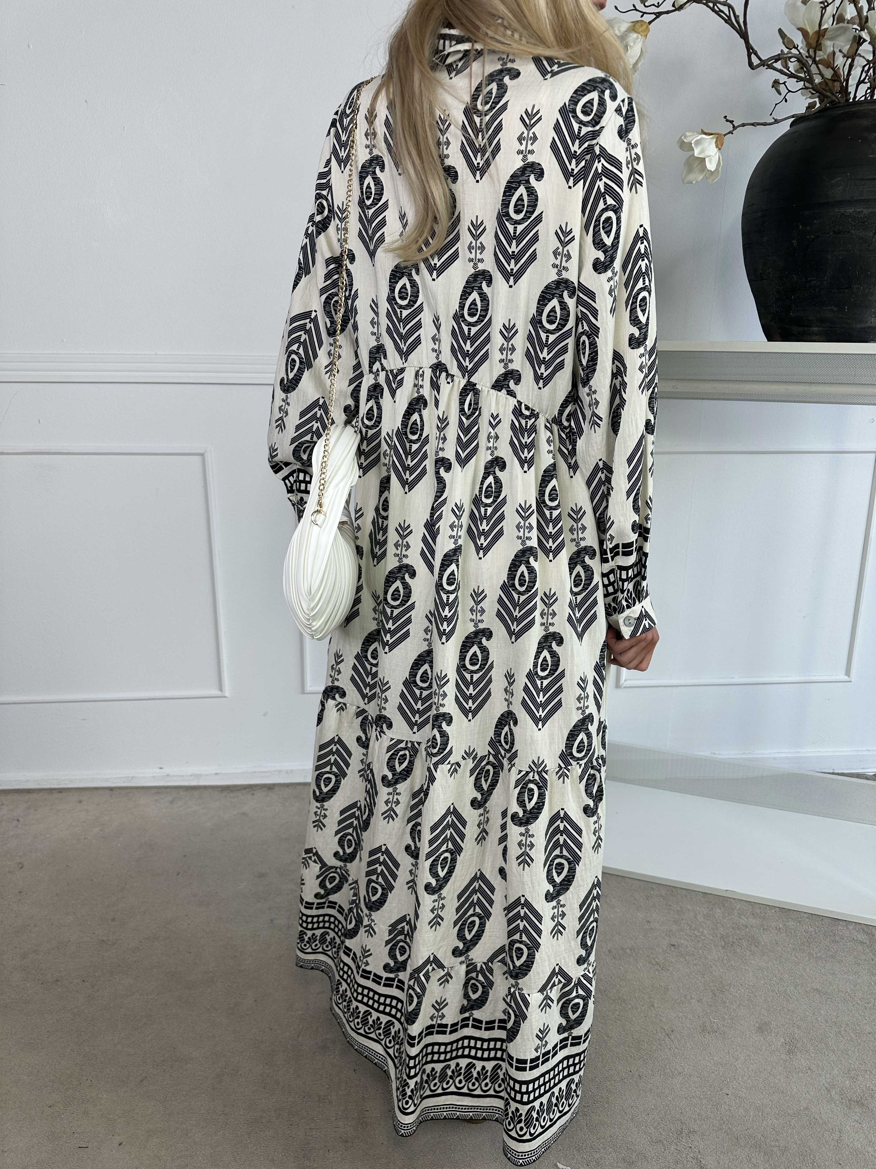 Raina - Lång mönstrad klänning i viskos